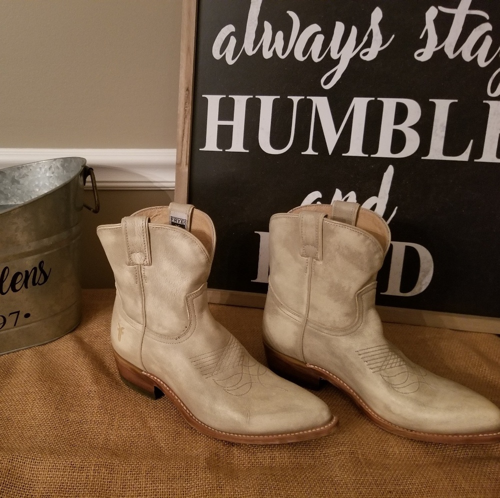 Womens Frye Billie short Boots 9.5 B